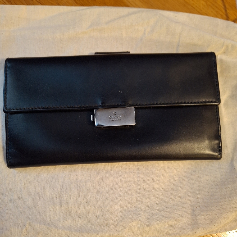 Gucci Calfskin Leather Long Tri-Fold Wallet With Unbranded Dust Bag GUC